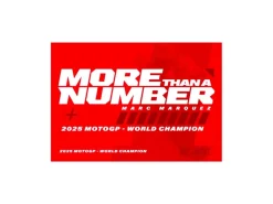 2553016 BANDIERA UFFICIALE MARC MARQUEZ 93 WORLD CHAMPION 2025