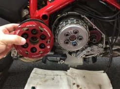 FRIZIONE ANTISALTELLAMENTO REG. BAGNO OLIO DBK DUCATI STREETFIGHTER 848