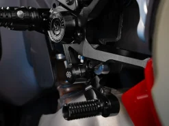 PEDANE ARRETRATE ALLUMINIO GILLES TOOLING DUCATI PANIGALE V4 / S / R 2025-2026