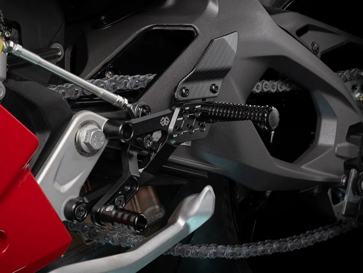 PEDANE FXR RACING NERO OPACO GILLES TOOLING DUCATI PANIGALE V2 / S 2025-2026