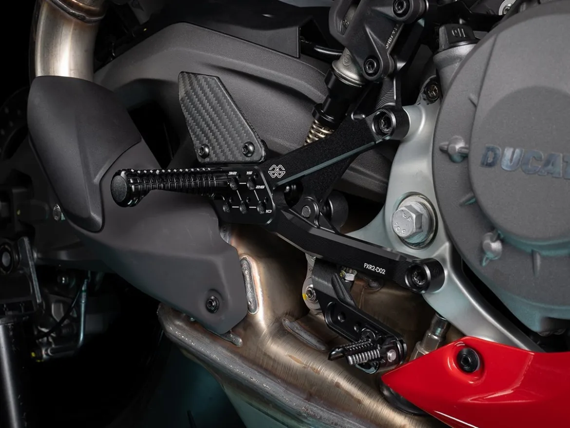 PEDANE FXR RACING NERO OPACO GILLES TOOLING DUCATI PANIGALE V2 / S 2025-2026