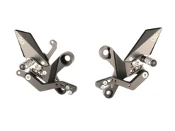 PEDANE REGOLABILI CON POGGIA PIEDI FISSI LIGHTECH TRIUMPH STREET TRIPLE 765 / S / R / RS 2017-2024