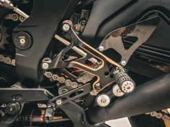 PEDANE REGOLABILI NERO/ORO CNC RACING MV AGUSTA SUPERVELOCE 800 / S / S.ORO 2020-2023