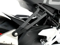 STAFFA SUPPORTO SCARICO + PIASTRA FORI PEDANE POSTERIORI R&G CFMOTO 450 SR / SS 2023-2024