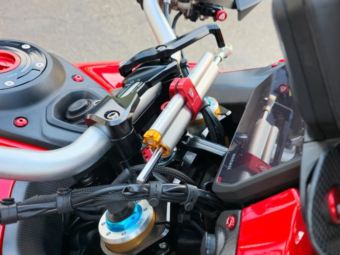 SUPPORTO AMMORTIZZATORE DI STERZO + RISER CNC RACING DUCATI MULTISTRADA V4 RS / PP 22-24