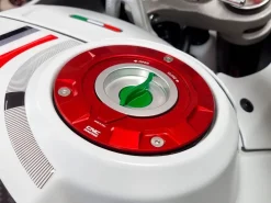 TAPPO SERBATOIO CARBURANTE TRICOLORE CNC RACING MV AGUSTA F4 1000 / R / RC / RR 2010-2019